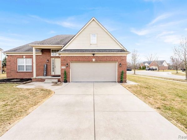 21196 Oak Ridge Drive, Clinton Twp, MI 48036
