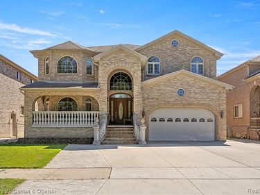 6318 Whitefield Street, Dearborn Heights, MI 48127