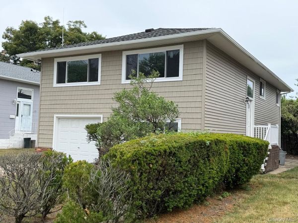 65 Florida Avenue, Island Park, NY 11558