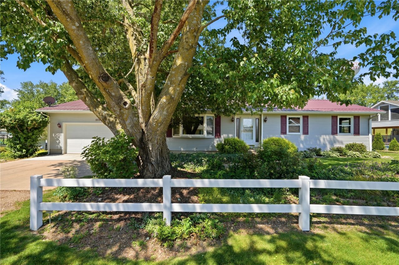 553 6th Street N, Central City, IA 52214 Main Photo