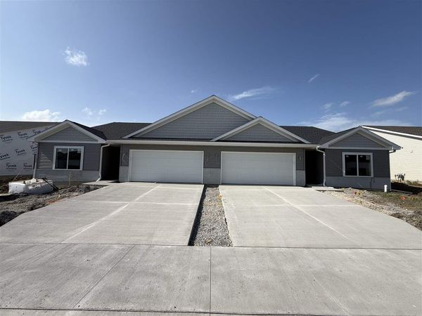 934 Eisenhower Blvd, North Liberty, IA 52317