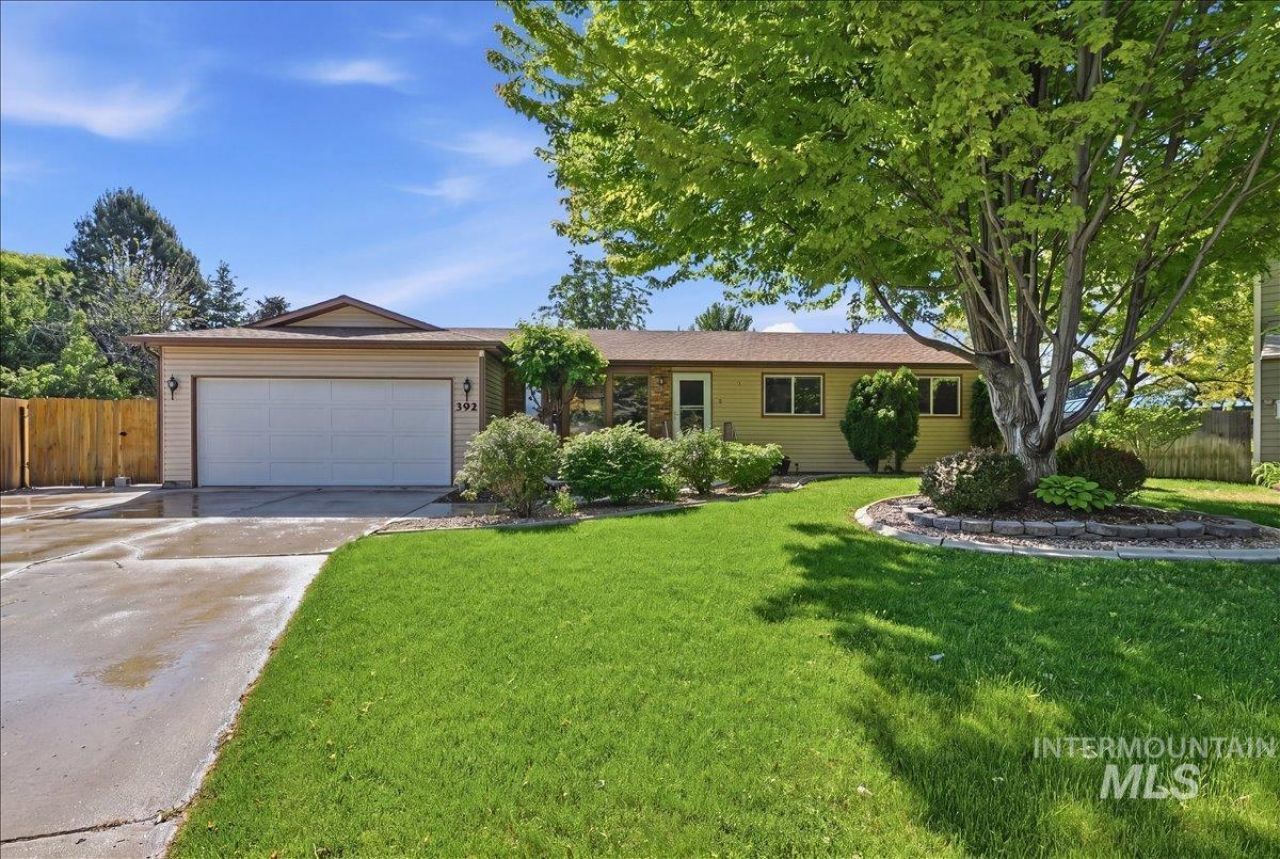 392 S Sun Burst Way, Boise, ID 83709 Main Photo