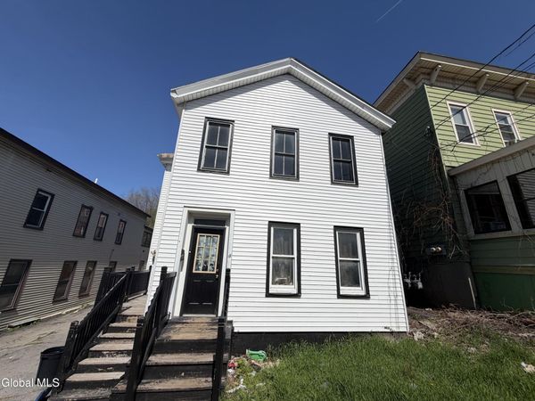 18 Garden Street, Unit Up, Amsterdam, NY 12010