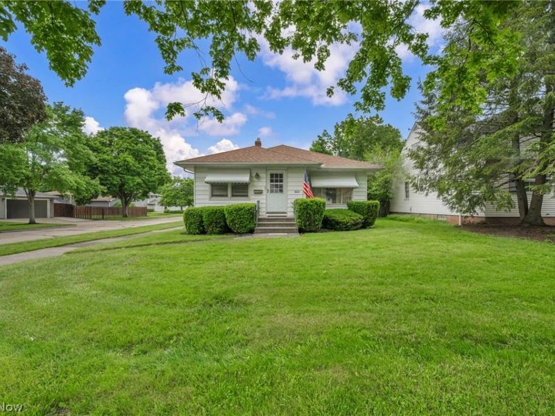 11362 Blossom Avenue, Parma Heights, OH 44130 Photo 2