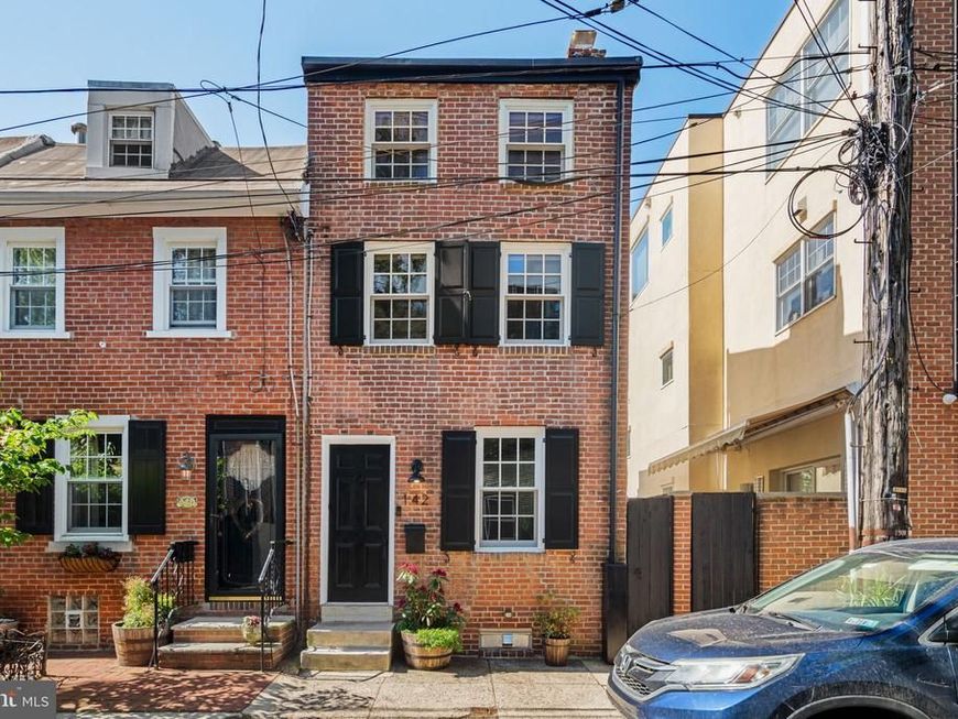 142 Carpenter Street, Philadelphia, PA 19147 Main Photo