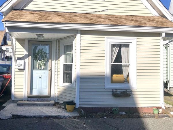21 Harold Ave, Gloucester, MA 01930