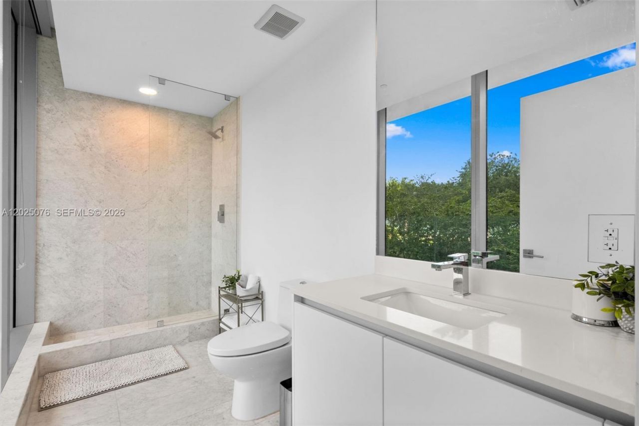650 NE 32nd St , Unit BH4, Miami, FL 33137 Photo