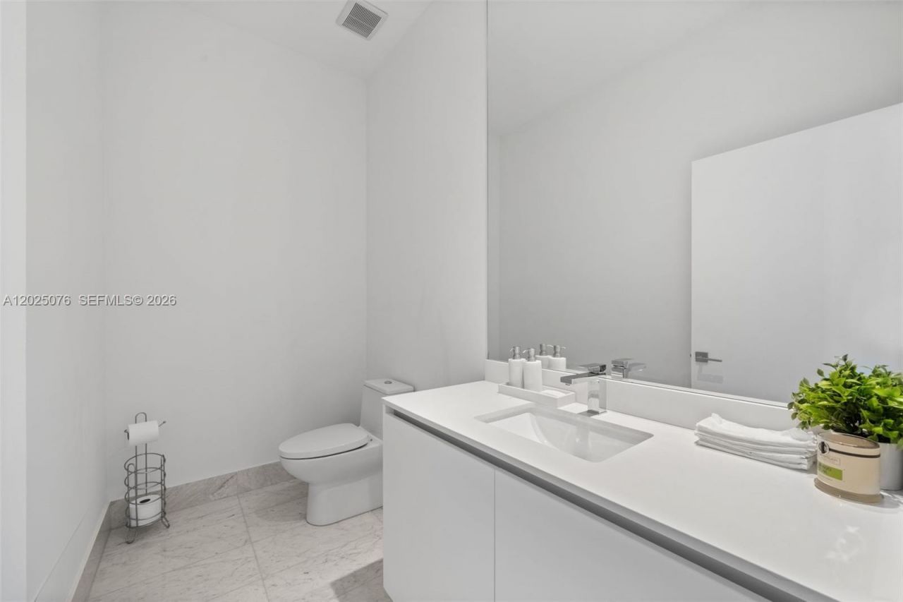 650 NE 32nd St , Unit BH4, Miami, FL 33137 Photo