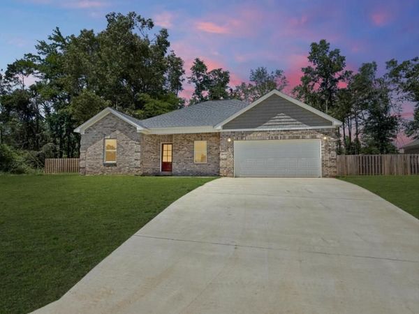 240 E Oxford St., Pontotoc, MS 38863