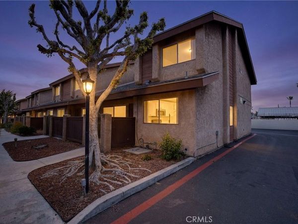 8435 Columbus Avenue, Unit 17, North Hills, CA 91343