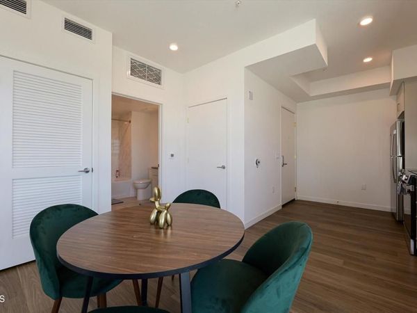 18900 Parthenia Street, Unit 207, Northridge, CA 91324