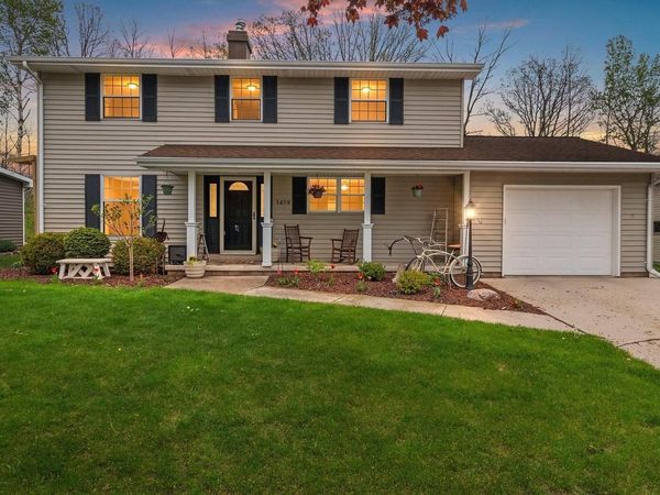1419 Lee CIRCLE, Manitowoc, WI 54220