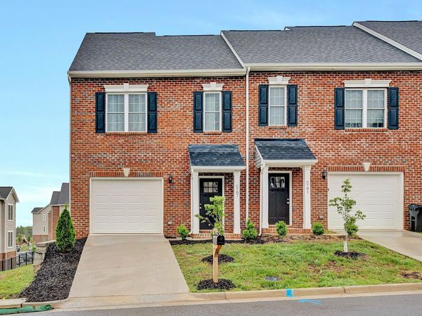 5787 Huntridge RD , Roanoke, VA 24012