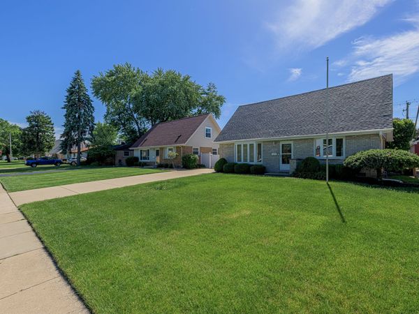 12912 W Playfield Drive , Crestwood, IL 60418