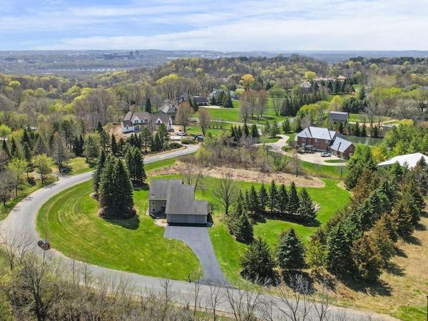 9820 Deerbrook Drive , Chanhassen, MN 55317