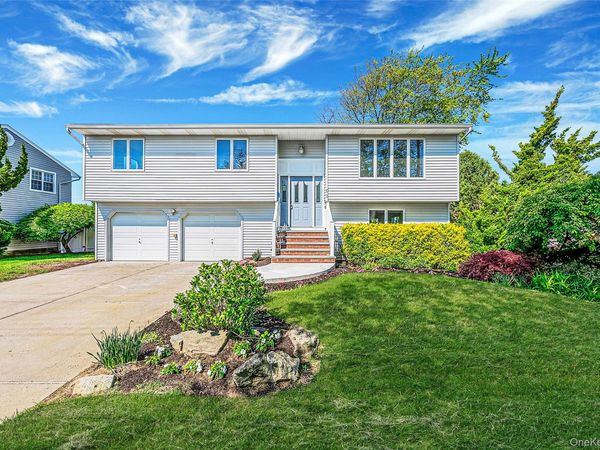 63 Ripplewater Avenue , Massapequa, NY 11758