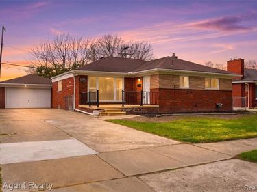 21407 Pallister Street, St. Clair Shores, MI 48080