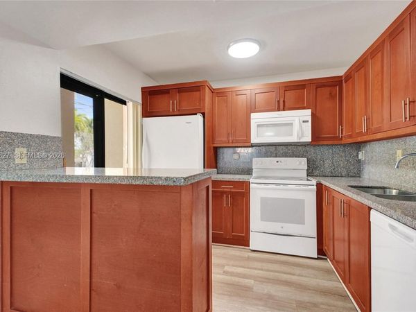 20025 NE 3rd Ct , Unit 8, Miami, FL 33179