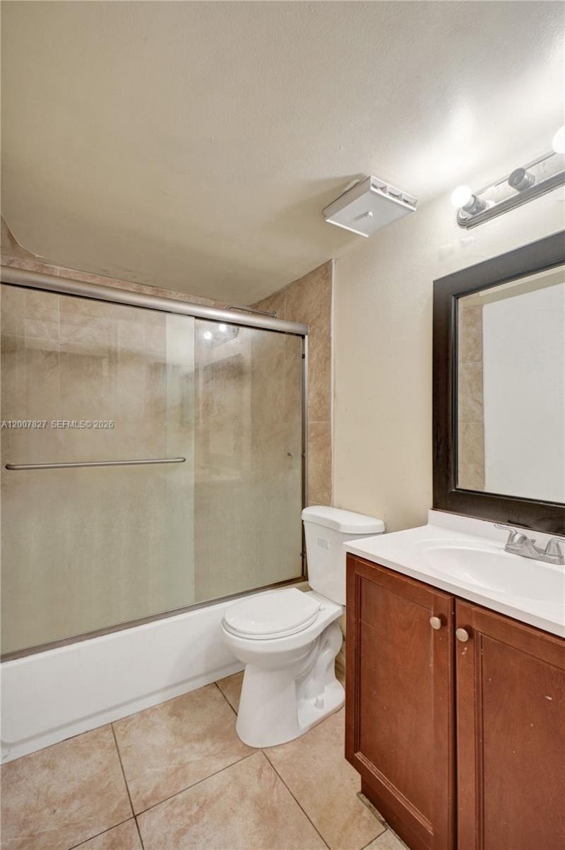 20025 NE 3rd Ct , Unit 8, Miami, FL 33179 Photo