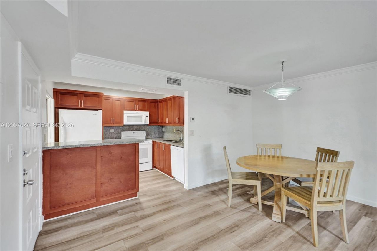 20025 NE 3rd Ct , Unit 8, Miami, FL 33179 Photo