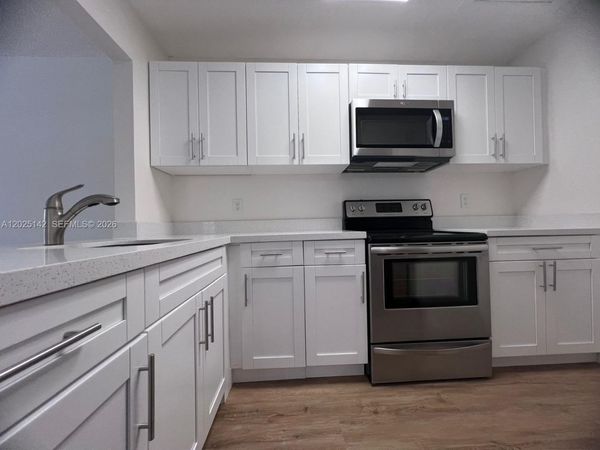 2570 W 67th Pl , Unit 21-2, Hialeah, FL 33016