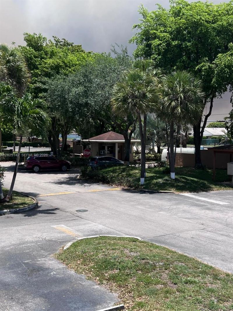 2570 W 67th Pl , Unit 21-2, Hialeah, FL 33016 Photo