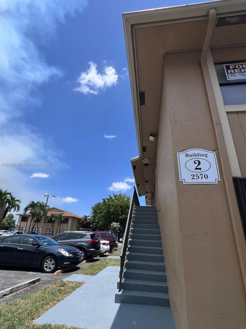 2570 W 67th Pl , Unit 21-2, Hialeah, FL 33016 Photo