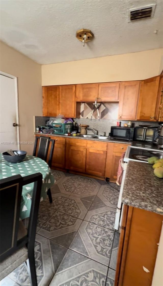 110 NW 52nd St , Miami, FL 33127 Photo