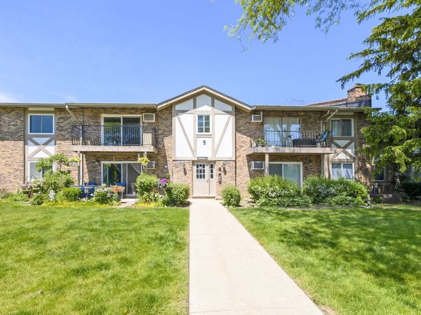 16W540 Lake Drive , Unit 9A-201, Willowbrook, IL 60527