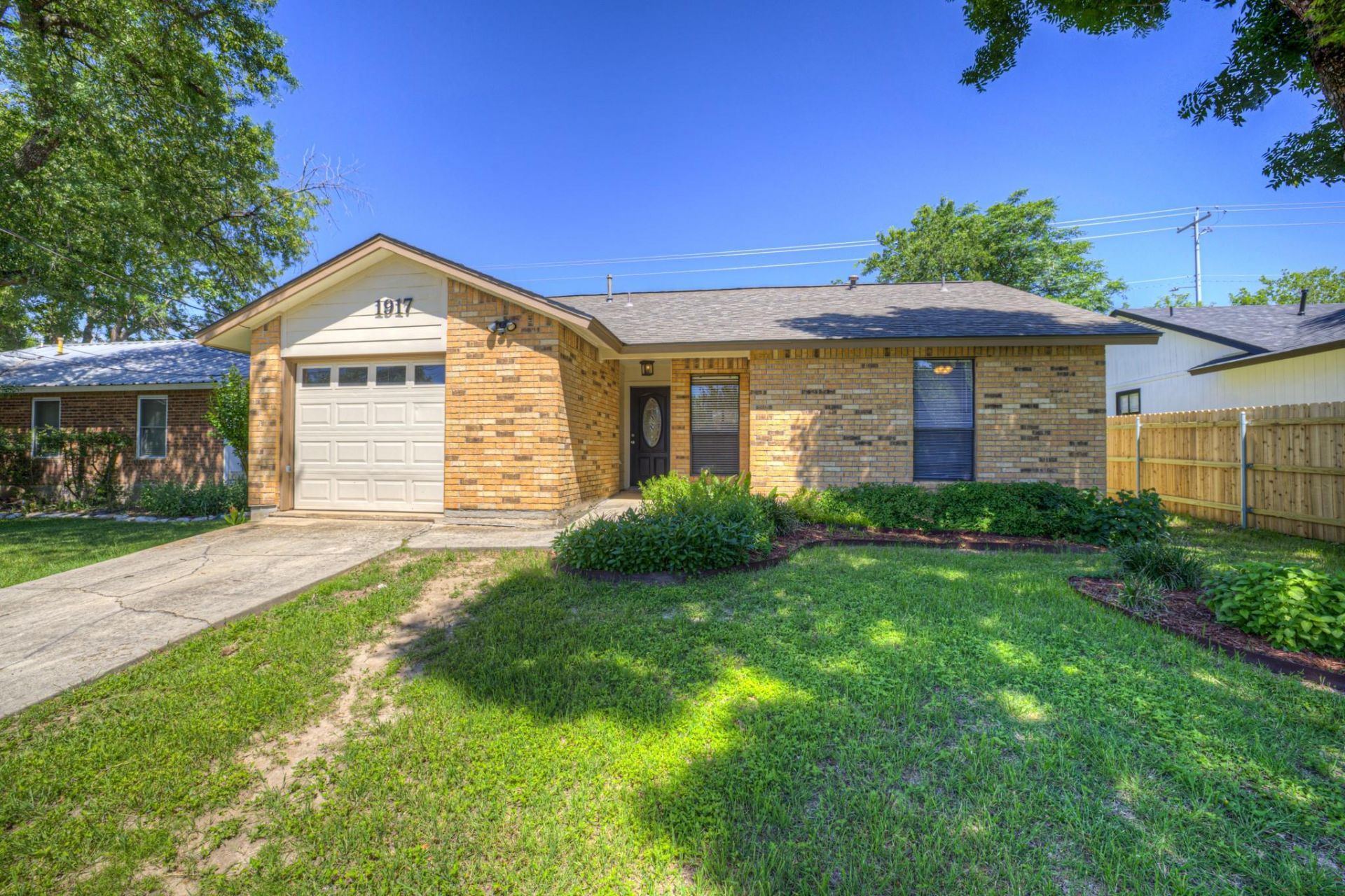 1917 Castle Gate Cir, San Marcos, TX 78666 Main Photo