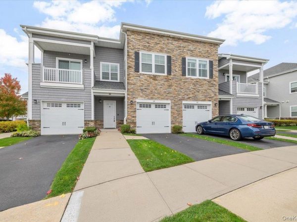 240 Fall Court , Elwood, NY 11731