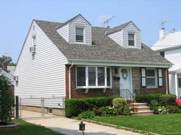 251 McKinley Parkway, Mineola, NY 11501