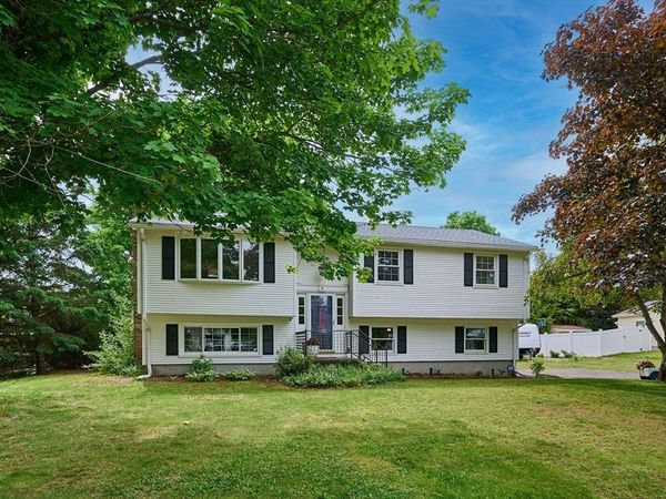 10 Robin Rd, Easthampton, MA 01027