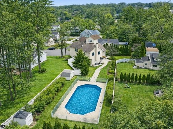 40 Catherine Ct, Cedar Grove, NJ 07009