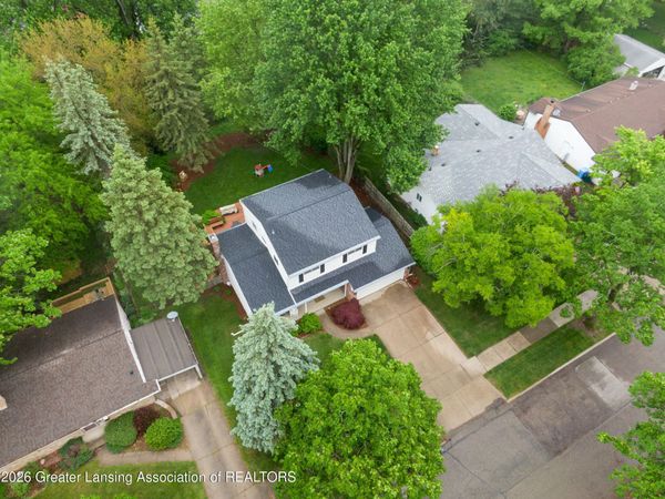 2725 Montego Drive, Lansing, MI 48912
