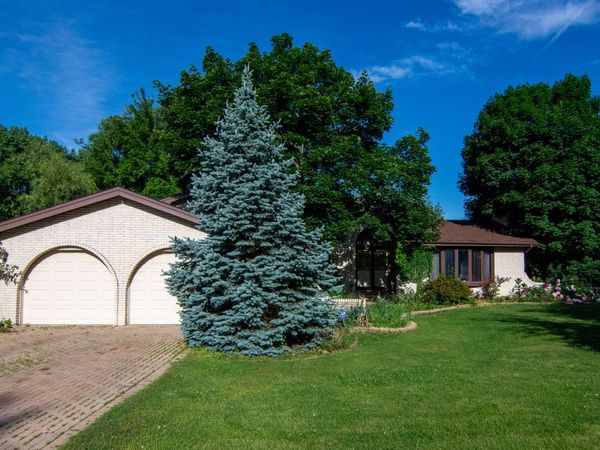 8408 Lakeside Drive , Downers Grove, IL 60516