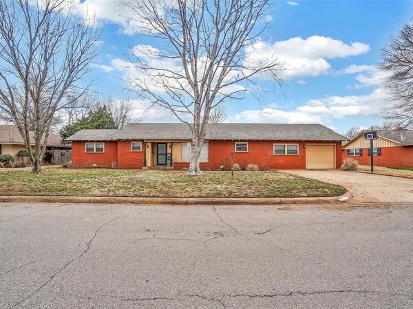 615 N Oak Street, Weatherford, OK 73096