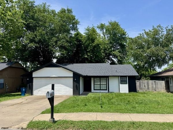 207 Jonathan Drive , Bentonville, AR 72712