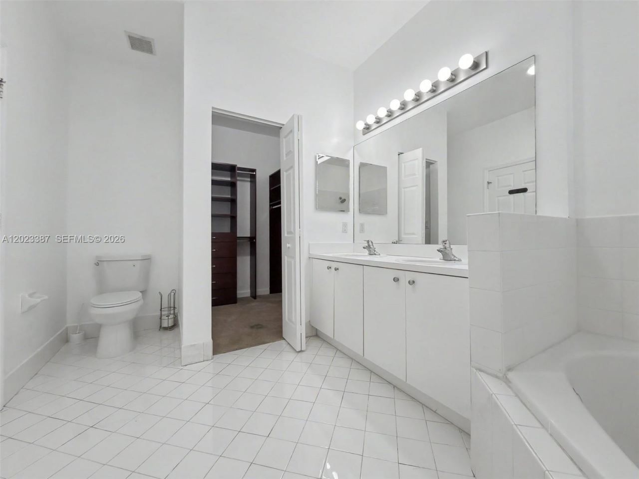 9267 SW 220th Ter , Cutler Bay, FL 33190 Photo