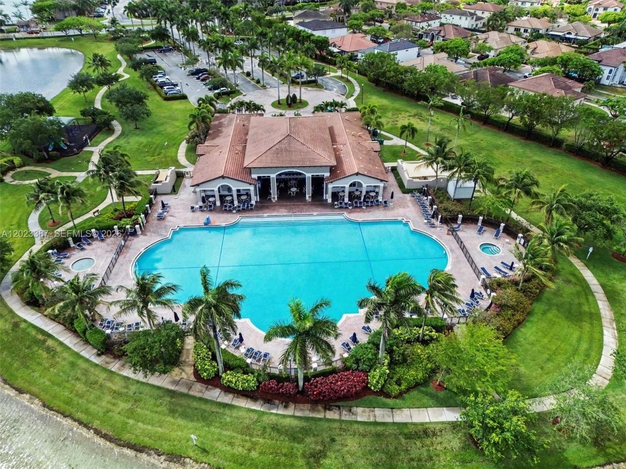 9267 SW 220th Ter , Cutler Bay, FL 33190 Photo