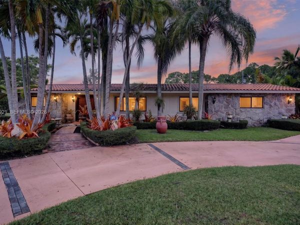8461 SW 68th St Rd , Miami, FL 33143