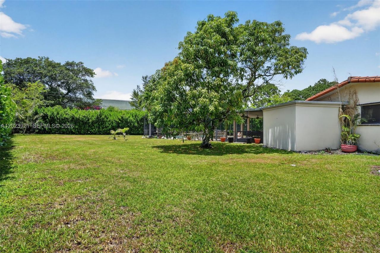 8461 SW 68th St Rd , Miami, FL 33143 Photo