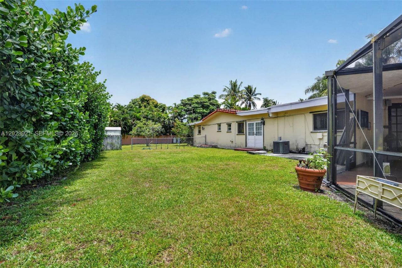 8461 SW 68th St Rd , Miami, FL 33143 Photo