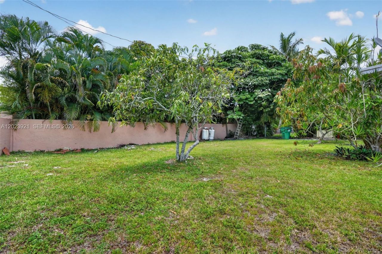 8461 SW 68th St Rd , Miami, FL 33143 Photo