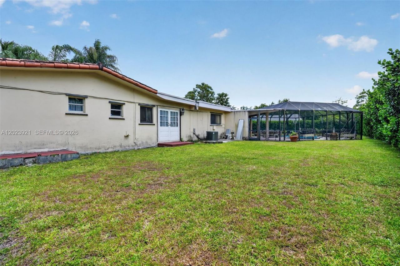 8461 SW 68th St Rd , Miami, FL 33143 Photo