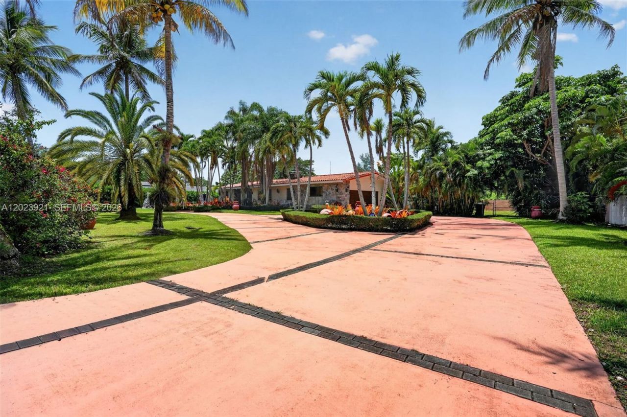 8461 SW 68th St Rd , Miami, FL 33143 Photo