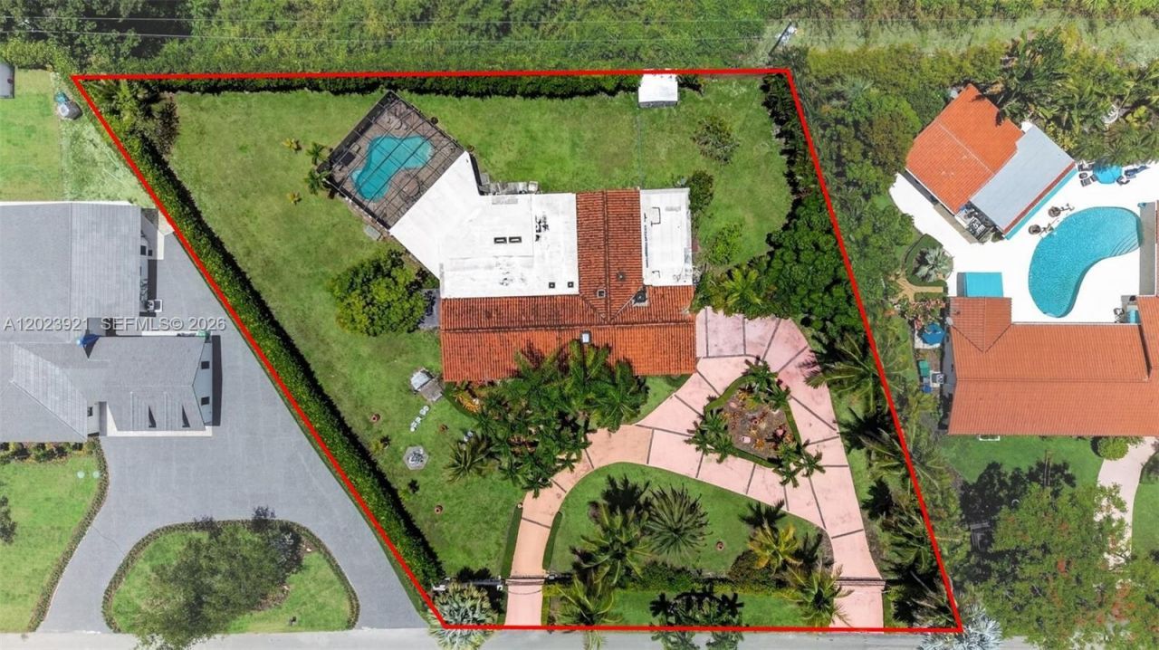 8461 SW 68th St Rd , Miami, FL 33143 Photo