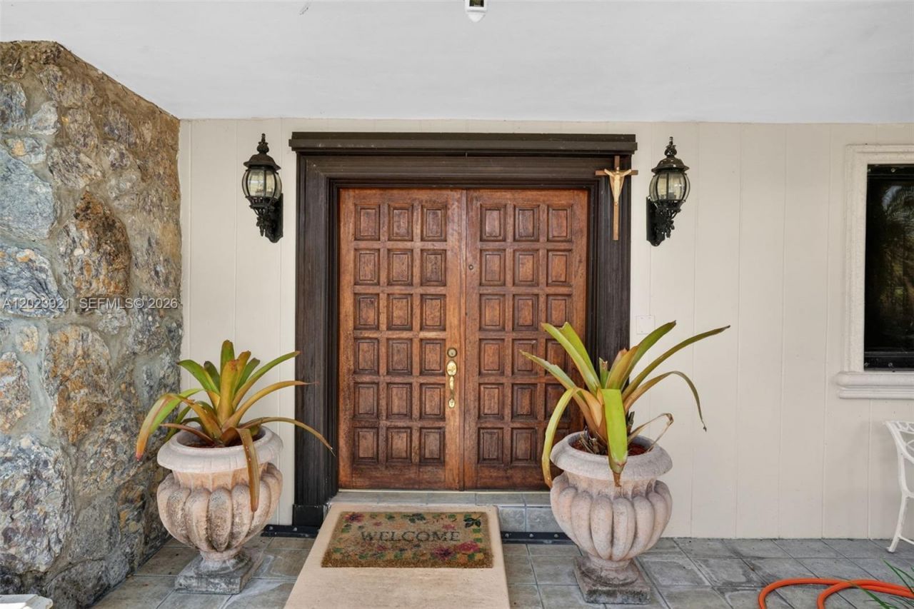 8461 SW 68th St Rd , Miami, FL 33143 Photo
