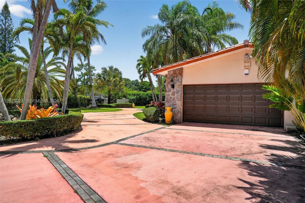 8461 SW 68th St Rd , Miami, FL 33143 Photo
