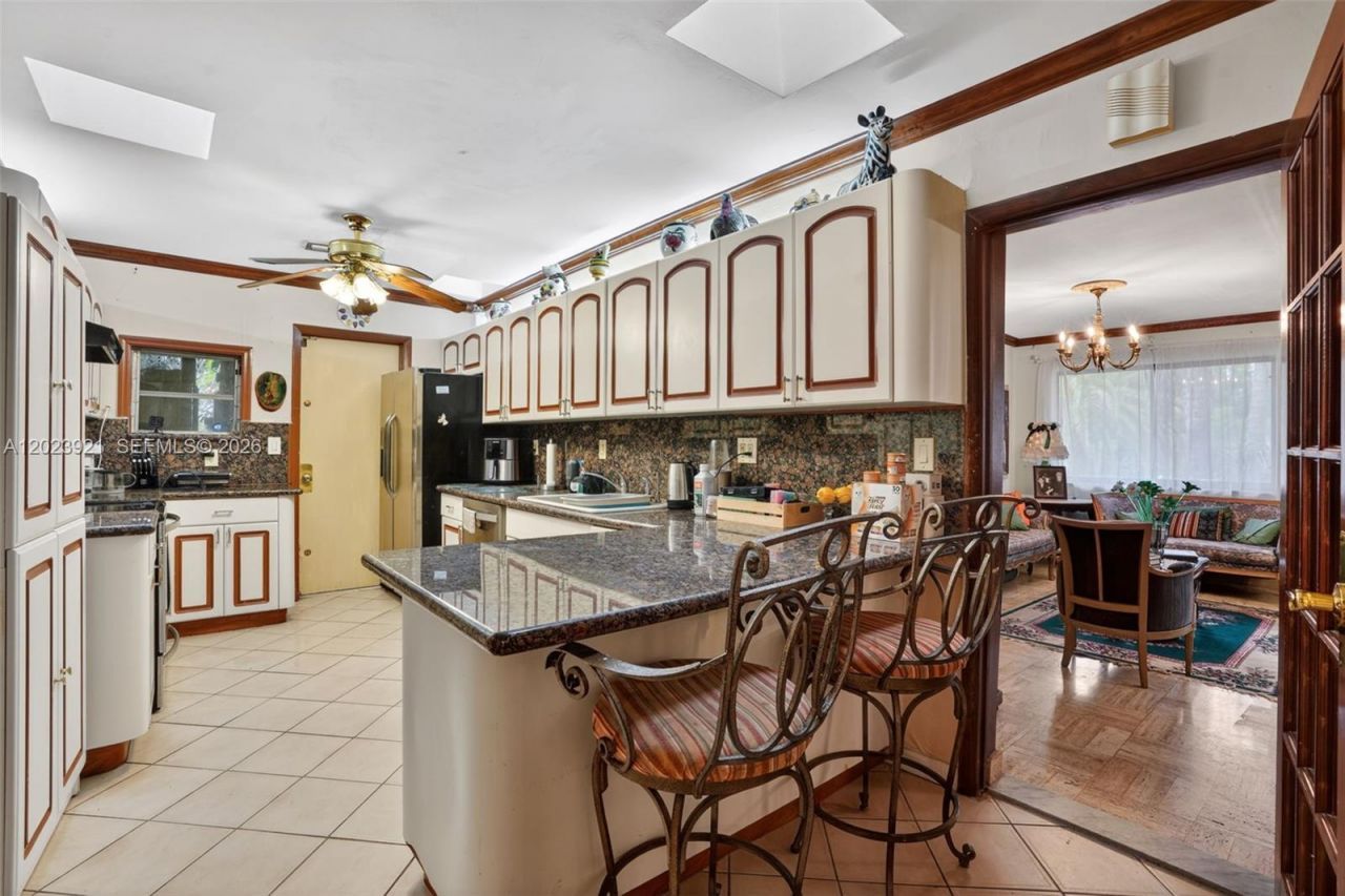 8461 SW 68th St Rd , Miami, FL 33143 Photo